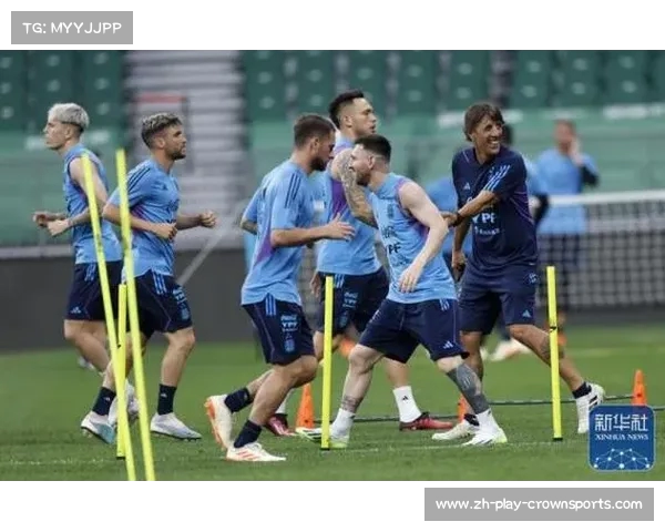 阿根廷足协组织28俱乐部主席和队长齐聚训练基地向梅西致敬 阿根廷足协组织28俱乐部主席和队长齐聚训练基地向梅西致敬